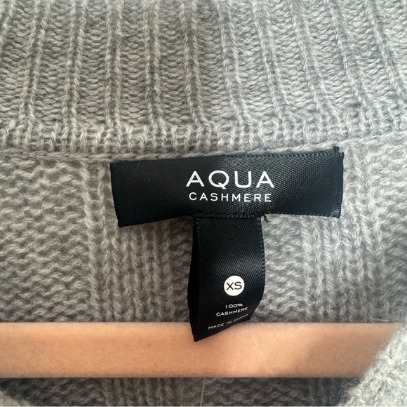 NWT Aqua Bloomimgdale's Cashmere Distressed Cable Crewneck Cashmere Sweater XS - Picture 4 of 6